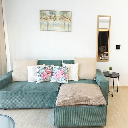 Sea View 2br Mackenzie * Larnaca