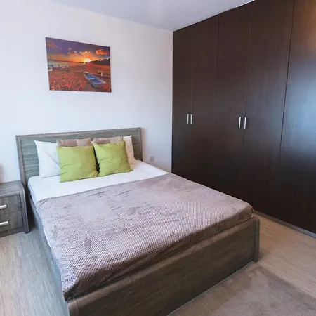Sea View 2br Mackenzie Larnaca
