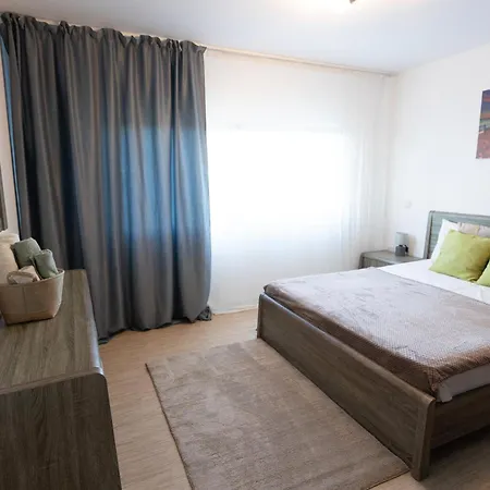 Sea View 2br Mackenzie * Larnaca