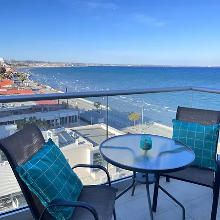 Sea View 2br Mackenzie * Larnaca