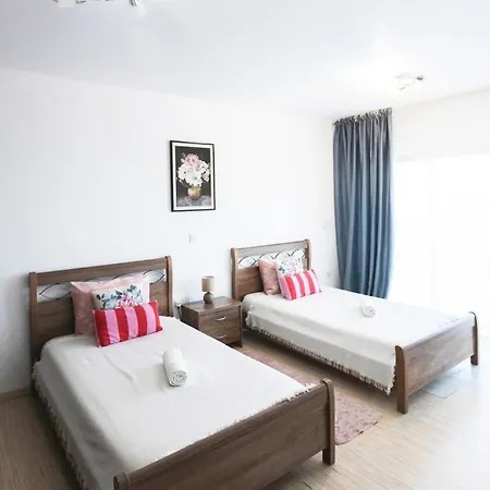 Sea View 2br Mackenzie Larnaca
