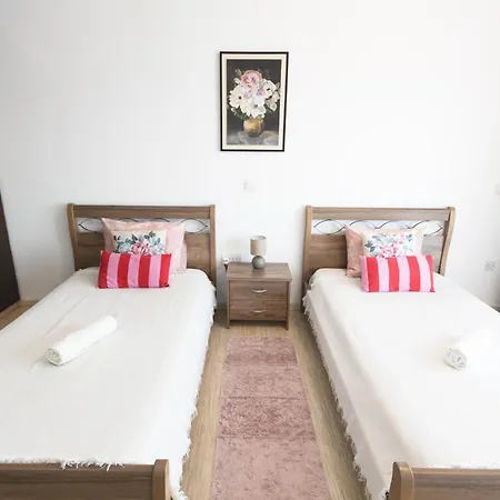Sea View 2br Mackenzie * Larnaca