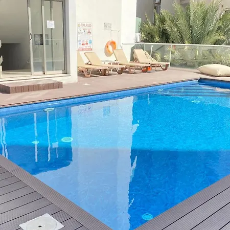 Sea View 2br Mackenzie *